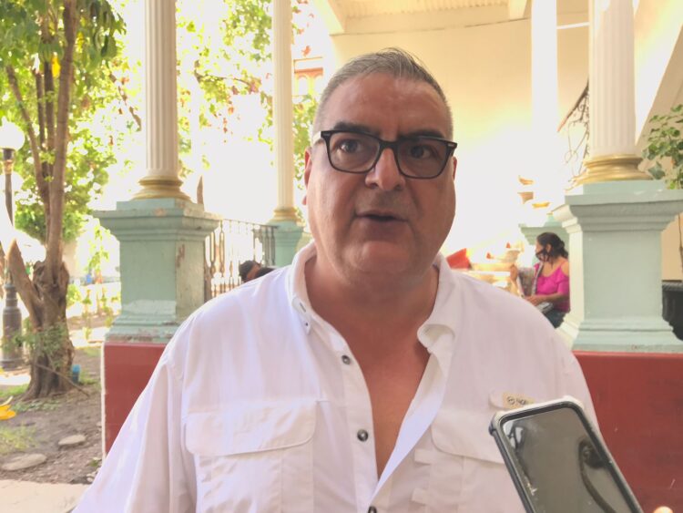 Encuestas y contratos a amigos, irregularidades en administración de Xico González