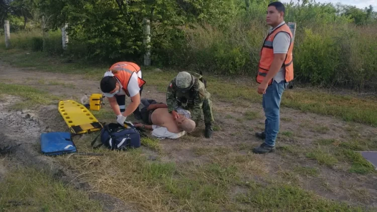 Choque entre camioneta y tráiler deja un muerto