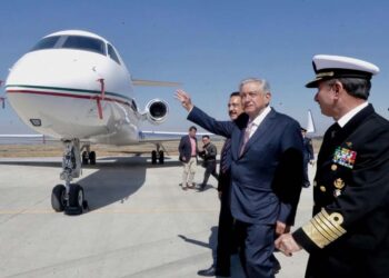 Aerolínea militar, para aprovechar alza del turismo europeo, afirma López Obrador