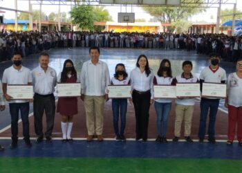 Activa alcalde Mario López programa “nadie atrás, nadie fuera” en CBTIS 135