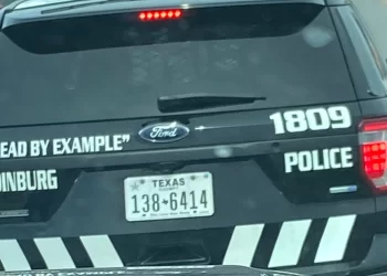 Muere tras ser baleado por la policía en Edinburg