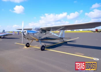 Detienen a migrantes en aeropuerto de Texas