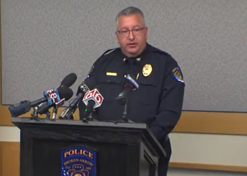 Investigan como asesinato-suicidio muerte de familia de 8 en Oklahoma