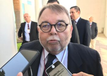 Ajuste en compensaciones beneficiará a burócratas que menos ganan