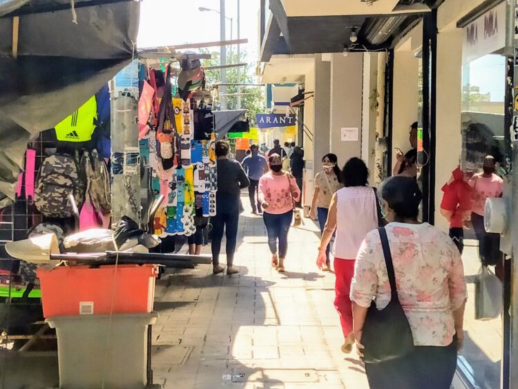 Piden vendedores ambulantes ser incluidos en programas de apoyo