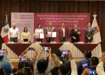 Firman Estado y Federación convenio en favor de personas con discapacidad