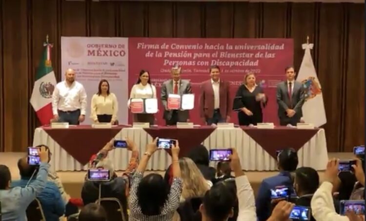 Firman Estado y Federación convenio en favor de personas con discapacidad