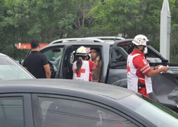 Dos heridos en choque de camionetas