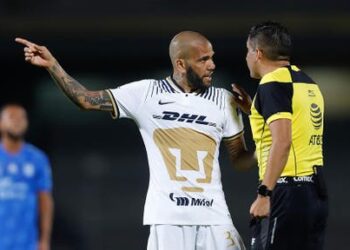 Dani Alves buscaría trabajar con otro equipo