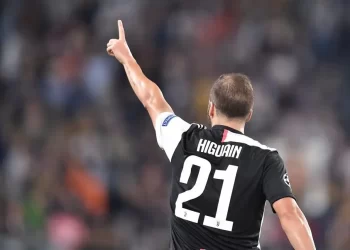 Gonzalo Higuaín anuncia su retirada