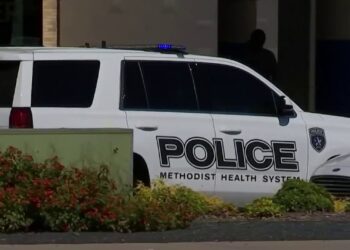 Tiroteo en hospital de Dallas deja 2 muertos