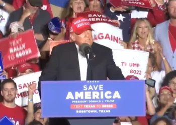 Trump en Texas promete recuperar Congreso y presidencia del país