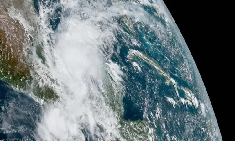 México prevé lluvias extraordinarias en cuatro estados por tormenta Karl