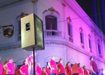 Se muestran adultos mayores en paseo familiar “17 Te quiero más”