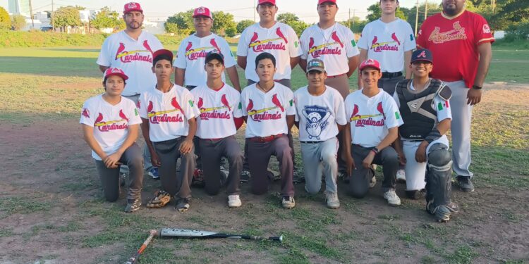 Celebra en grande Academia Cardenales