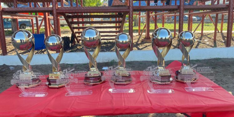 Celebra en grande Academia Cardenales