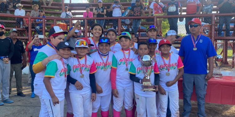 Celebra en grande Academia Cardenales