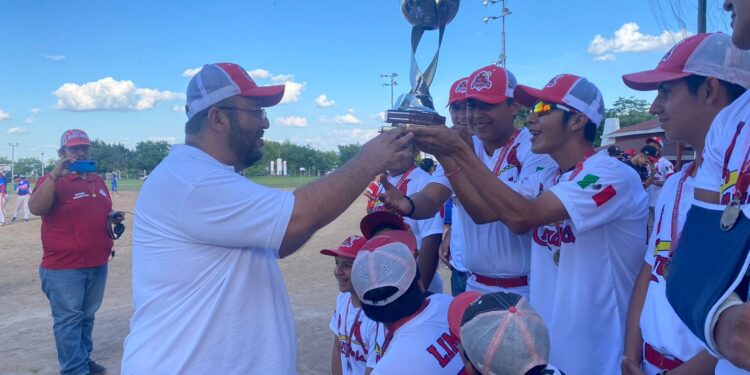 Celebra en grande Academia Cardenales