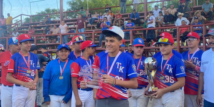 Celebra en grande Academia Cardenales