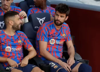 Xavi medita el mandar a Piqué a la banca para el clásico del Bernabéu