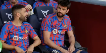 Xavi medita el mandar a Piqué a la banca para el clásico del Bernabéu