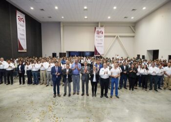 Premia gobernador a ganadores de ExpoCiencias; “se impulsarán ciencia y creatividad”; dice