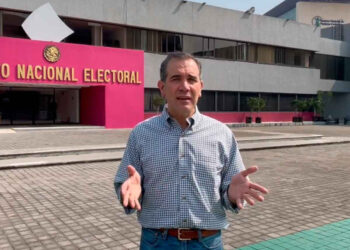 Llama Lorenzo Córdova a fortalecer la democracia