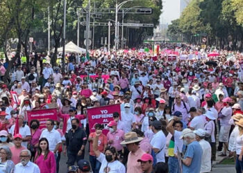 José Woldenberg insta durante marcha a decir ‘no a la destrucción del INE’