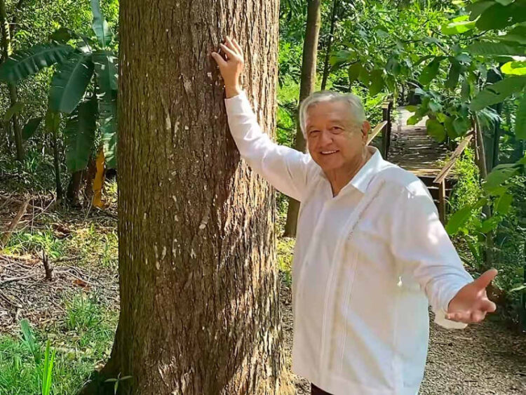 López Obrador celebra su cumpleaños número 69 en Chiapas