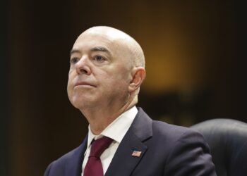 Republicanos quieren renuncia de Mayorkas para el 3 de enero