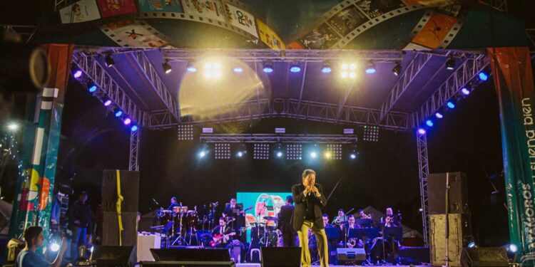 Con emotiva actuación de Jorge “Coque” Muñiz concluye Festival Internacional de Otoño