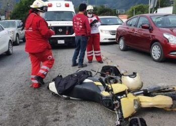 Motociclista se lesiona en aparatoso choque