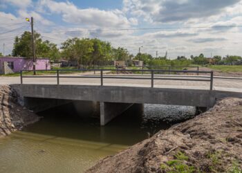 Construye Gobierno de Matamoros puente vehicular sobre Dren Abelardo de la Torre