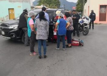 Embiste automóvil a anciano en la Col. Obrera 