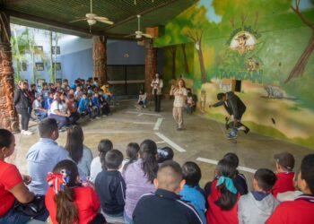 Niñas y niños de Ocampo visitan zoológico de Tamatán invitados por DIF Tamaulipas