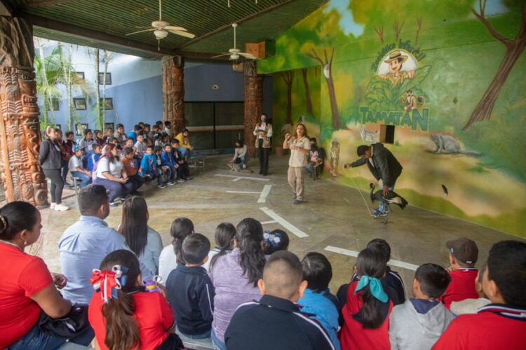 Niñas y niños de Ocampo visitan zoológico de Tamatán invitados por DIF Tamaulipas