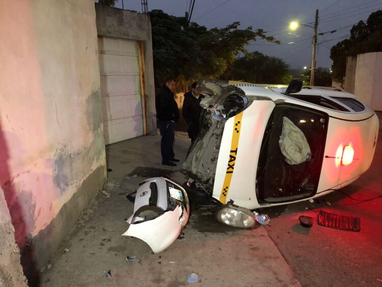 Taxista vuelva y abandona su unidad