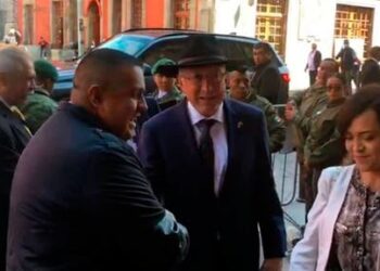 Ken Salazar visita Palacio Nacional