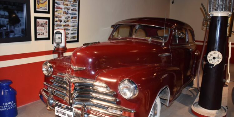 Invitan al Museo del Automóvil y Transporte de Tampico, tiene 115 vehículos de 1886 a la fecha