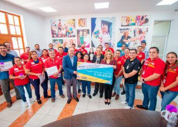 Ilumina DIF Victoria fundación Cachito de Luz con donativo de Oxxo
