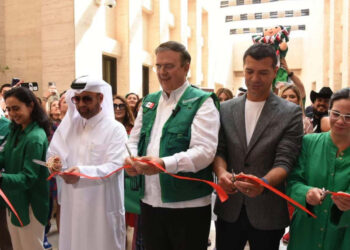 Inauguran Centro México Qatar 2022; Ebrard corta listón