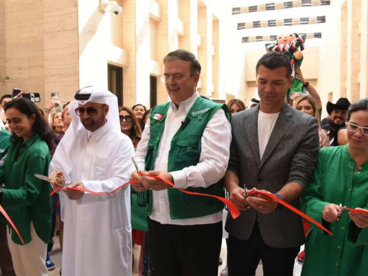 Inauguran Centro México Qatar 2022; Ebrard corta listón