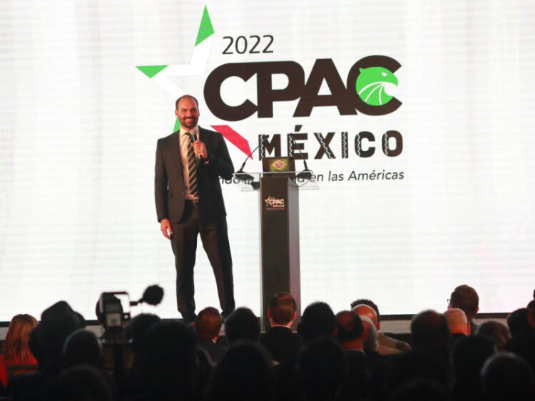 La derecha dura se reúne en la CPAC México mientras Latinoamérica gira a la izquierda