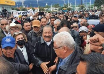 Multitud registra a Arnulfo Rodríguez como candidato a dirigir la Sección 30 del SNTE