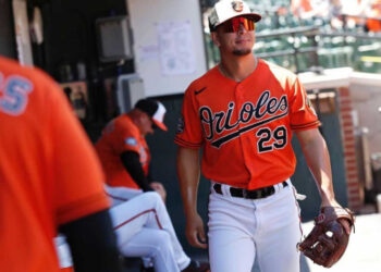 Ramón Urías recibe Guante de Oro como mejor tercera base en Liga Americana