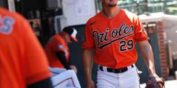 Ramón Urías recibe Guante de Oro como mejor tercera base en Liga Americana