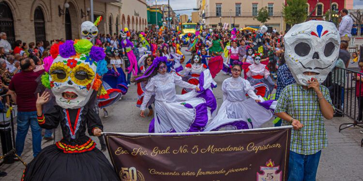 Vive Matamoros con fervor fiesta tradicional mexicana “La Huesuda 2022” 
