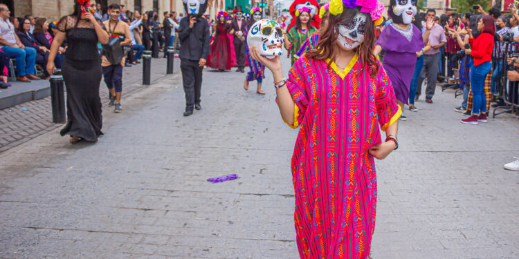 Vive Matamoros con fervor fiesta tradicional mexicana “La Huesuda 2022” 