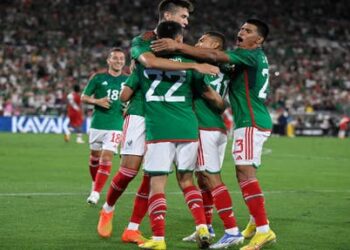 Seleccion Mexicana viaja rumbo a Qatar para disputar el Mundial