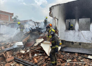 Se estrella avioneta en Medellín, Colombia; hay 8 muertos